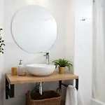 Sunny And Modern Ideal For Groups *