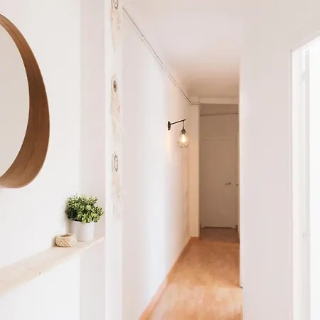 Sunny And Modern Ideal For Groups Apartment *