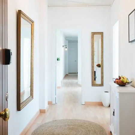 Sunny And Modern Ideal For Groups Apartment Barcelona