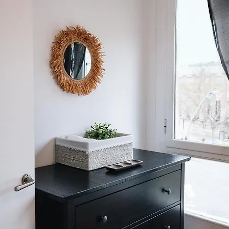 Sunny And Modern Ideal For Groups Apartment